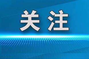 怎能不泪流满面？中场致敬环节结束后 韦德和热火全队拥抱致意